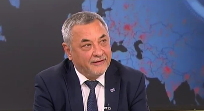 Валери Симеонов не вижда проблем, че са изтекли милиони ЕГН-та