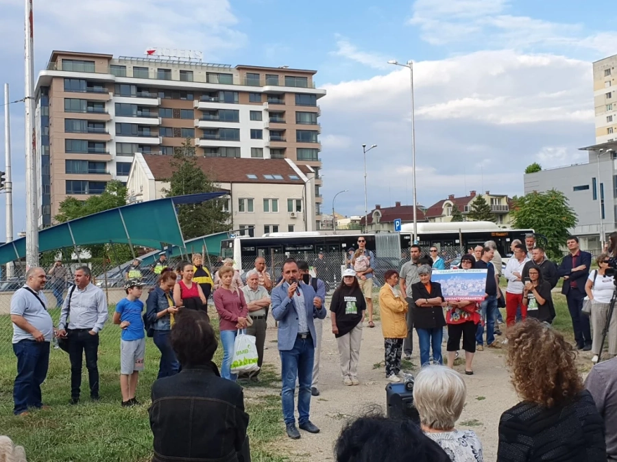 БСП стартира предизборната си кампания на измислена зелена градинка в Младост 1