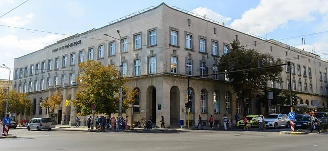 Съпругата на Марешки ще превърне варненската Централна поща в хотел