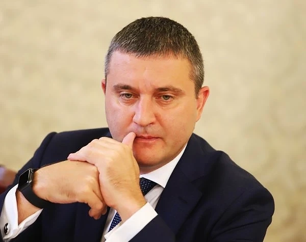 Горанов: Директорът на НАП е в платен отпуск
