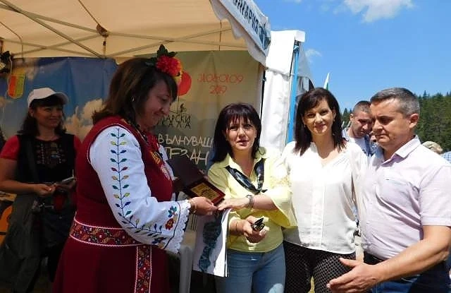 Цвета Караянчева от Рожен: Политиците са странни хора