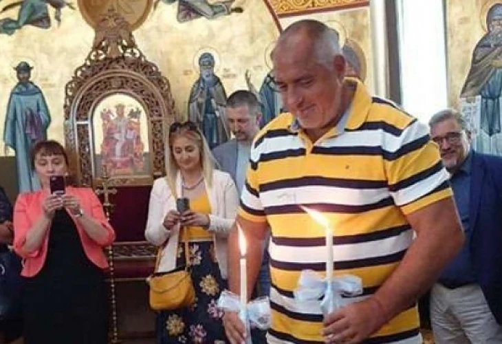 Бойко Борисов кръсти внуците си (СНИМКИ)