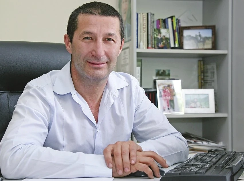Каролев за работното време: Не ме интересува кой къде е, важно е работата да е свършена