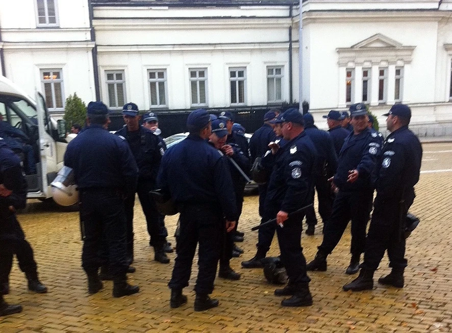  МВР реже извънредния труд на полицаите