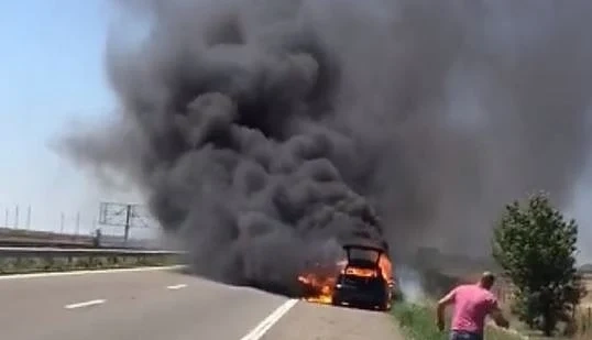 Кола се запали на магистрала \