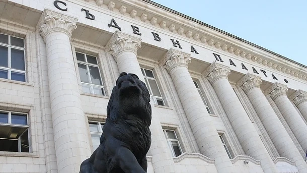 Протестиращи срещу кандидатурата на Иван Гешев блокираха движението пред Съдебната палата