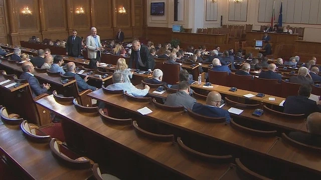 Депутатите излизат в летен отпуск