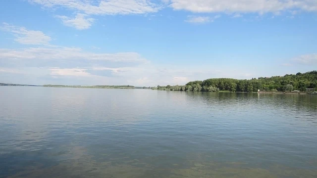 Спасиха работници от задушаване на катамаран край Русе 