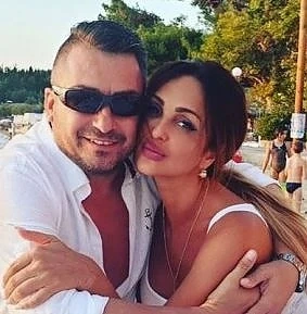  Глория в обятията на новия си мъж (СНИМКА)
