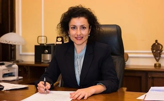 Министър Танева: До 26 август трябва да се представят протоколите за дезинфекция на дворовете и населените места