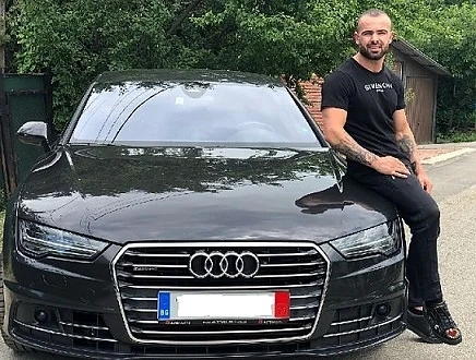 Ричард Величков се фука с чуждо Ауди за 100 бона
