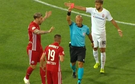 Спорно съдийство и късен гол изхвърлиха ЦСКА от Лига Европа