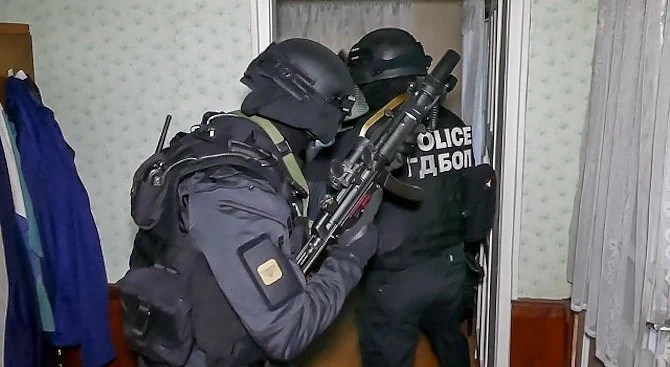 Трима са задържани при спецакция в Пловдив