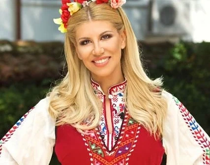 И Нелина напусна \