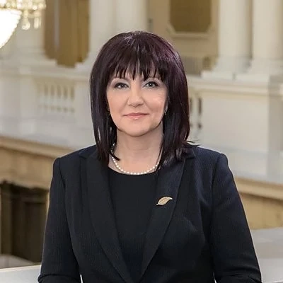 Цвета Караянчева с позиция за Мая Манолова