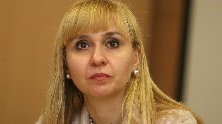 Официално: Парламентът прие оставката на Манолова, омбудсман става Диана Ковачева