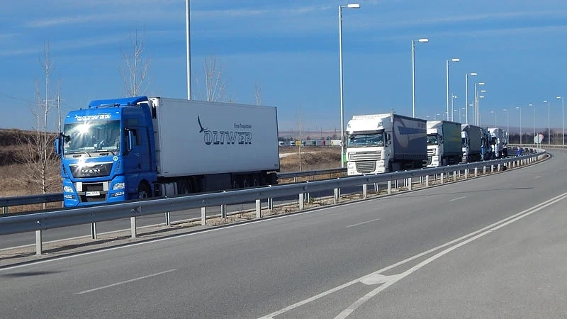 Спират камиони над 12 тона в пиковите часове по магистралите