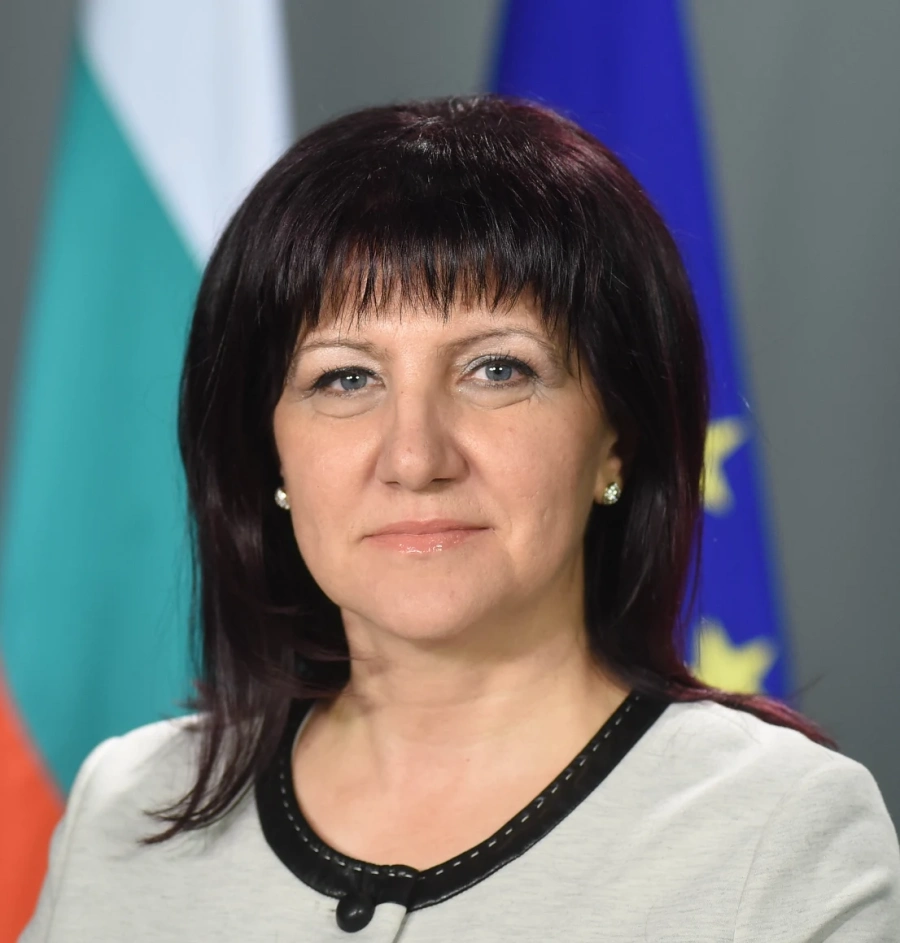 Караянчева: Президентът отправя само заплахи