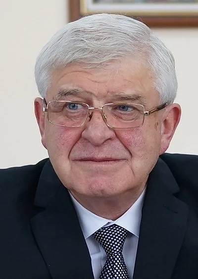 Ананиев уверява, че няма да закрива болници 