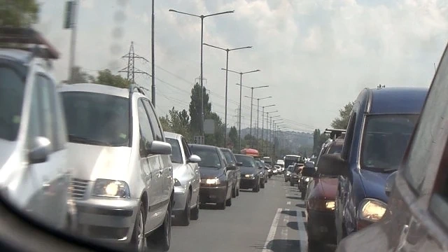 Натоварен трафик в цялата страна заради по-дългия уикенд