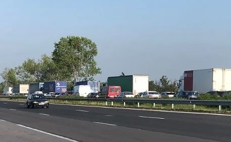 Спират движението на камиони над 12 тона по магистралите и най-натоваренитe пътища днес от 14.00 ч. до 20.00 ч.