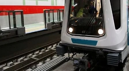 Спряха част от метрото заради паднал на релсите човек