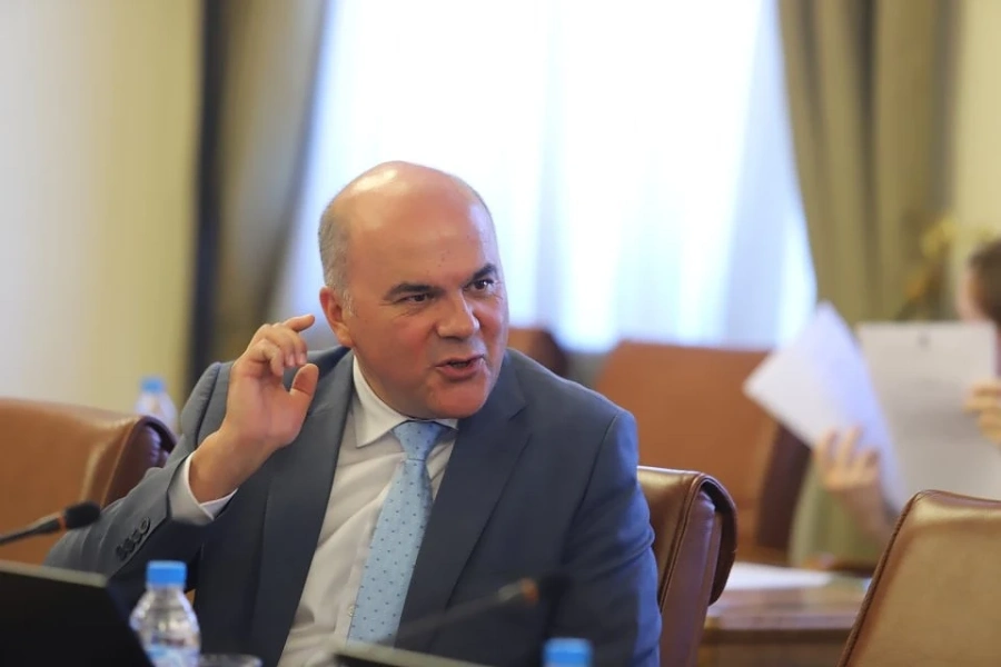 Бисер Петков обещава минималната заплата да стане 610 лева през 2020 година 