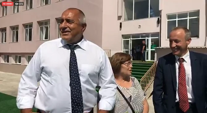 Пенсионирана учителка се разплака пред Бойко Борисов (ВИДЕО)