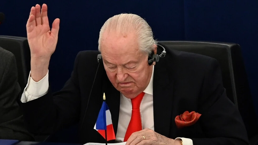 Разпитваха Жан-Мари льо Пен, обвиниха го в присвояването на държавни средства
