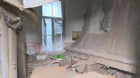 Таван пропадна в лекарски кабинет в Александровска болница (СНИМКИ)
