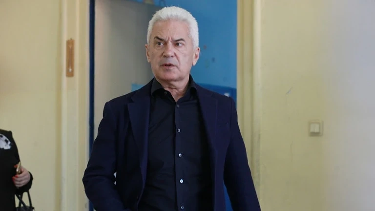 Волен Сидеров все пак влиза в кметското състезание за София