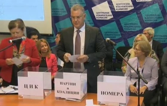 ГЕРБ е № 43 в бюлетината за местния вот. БСП са 56 в листата, а ВМРО - 34