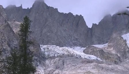 Част от ледник на Монблан може да се срути