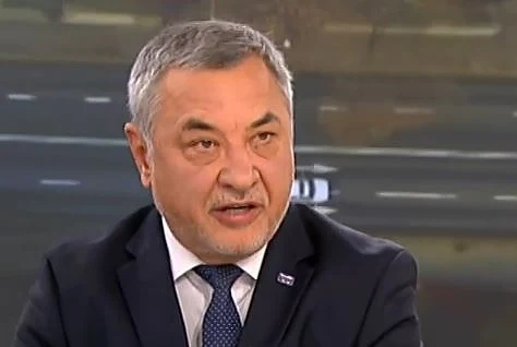 Валери Симеонов: Доган накара ГЕРБ да махнат Цветанов