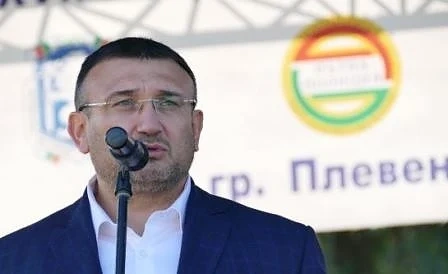 Министър Маринов: Полфрийман има две забрани да напуска България