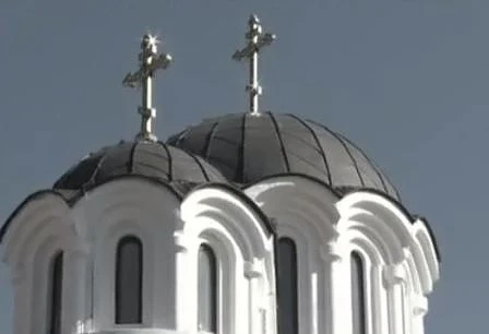 Осветен бе храм, подпомогнат от дядо Добри 