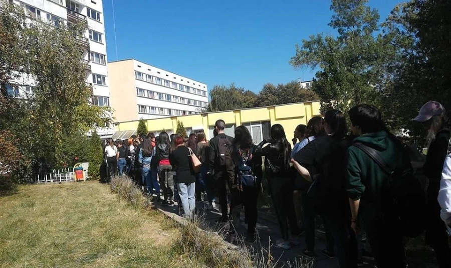 Без повече опашки за общежития в СУ