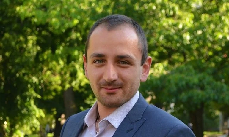 Протестър скочи за строителството на нови сгради на Домусчиев и Михаил Тиков 
