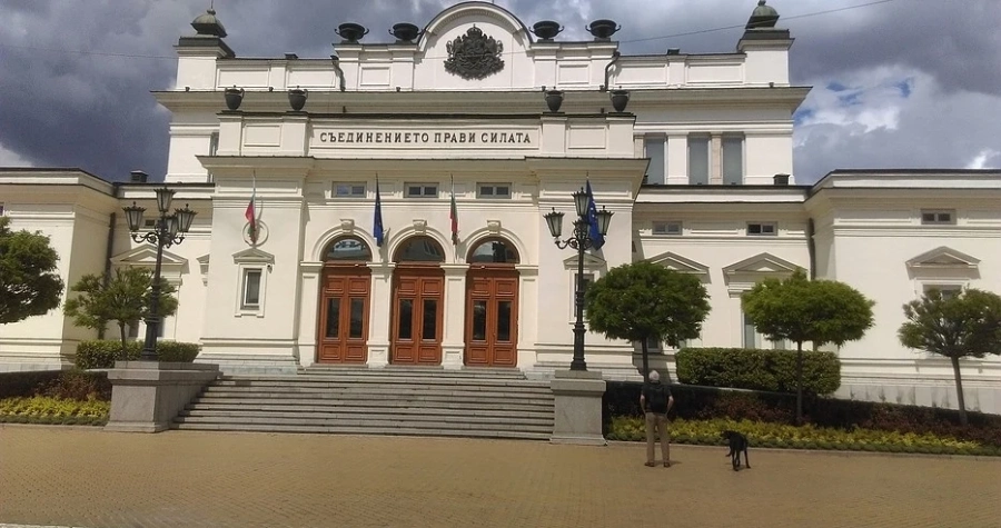 Правната комисия в парламента се събира извънредно
