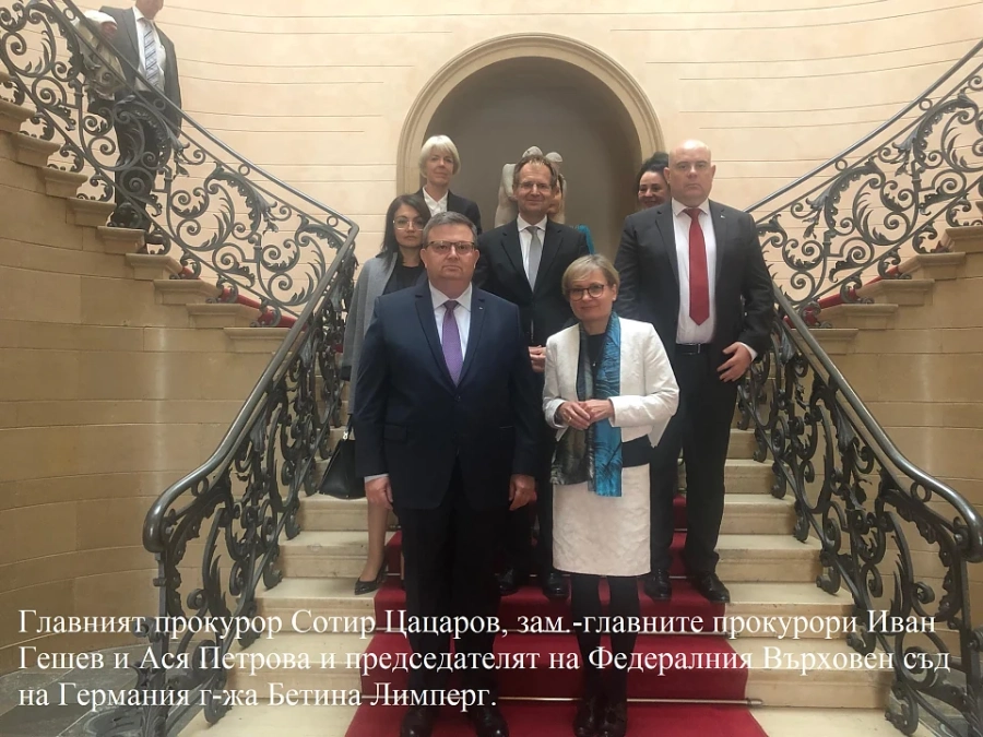 Цацаров е на посещение в Германия, придружаван от Иван Гешев и Ася Петрова