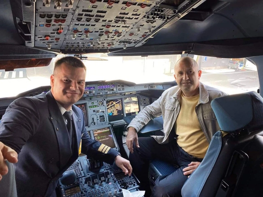 Президентът се метна в кабината на А380