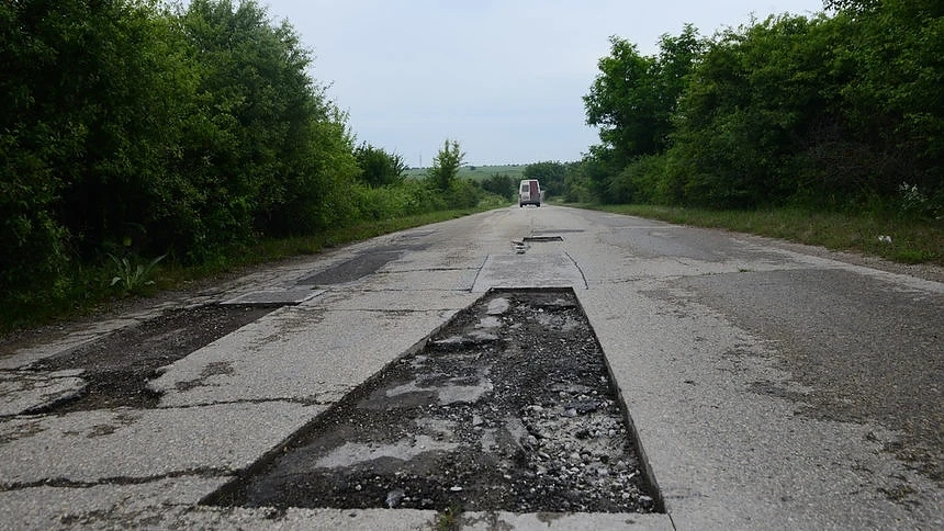 Ремонтират второкласни и третокласни пътища до морето
