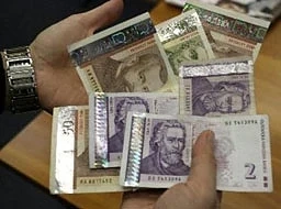 Половината от работещите българи се осигуряват на минимума