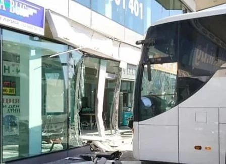 Автобус се вряза в Автогара \