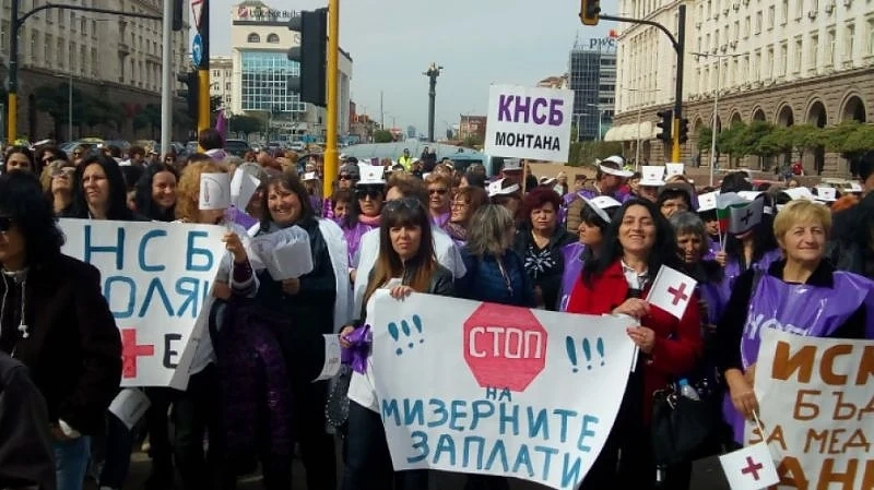 Балонът със заплатите на медицинските сестри се спука