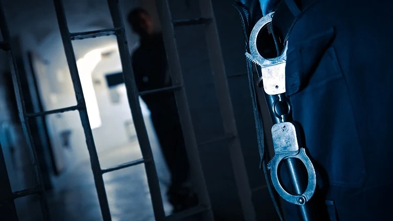 Вкарват в затвора жена, представяла се за граничен полицай