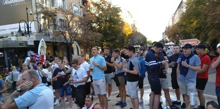 Английски фенове се биха в центъра на София, има ранен