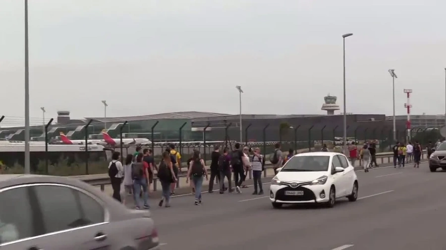 Възстановени са полетите от Терминал 1 на летище \