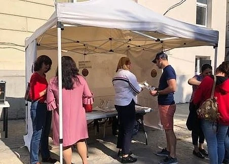 Експерти на ДФЗ разясниха на близо 50 стопани новата пчеларска програма на фермерски пазар „Оборище“