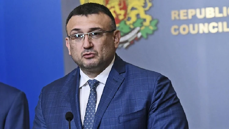 Младен Маринов с подробности за изборните нарушения в Несебър